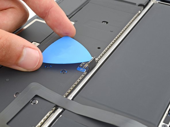 MacBook Air 15" 2024 Trackpad Replacement, Disconnect the battery: crwdns2935265:010crwdnd2935265:02crwdnd2935265:02crwdne2935265:0
