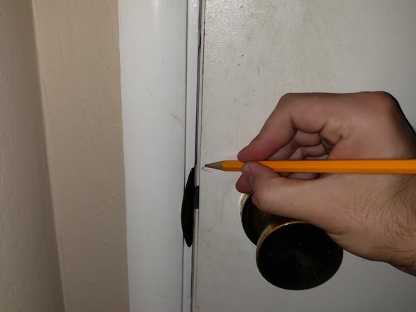 Soundproofing a Door with Door Gap Tape: 3 단계, 이미지 3개 중 2개