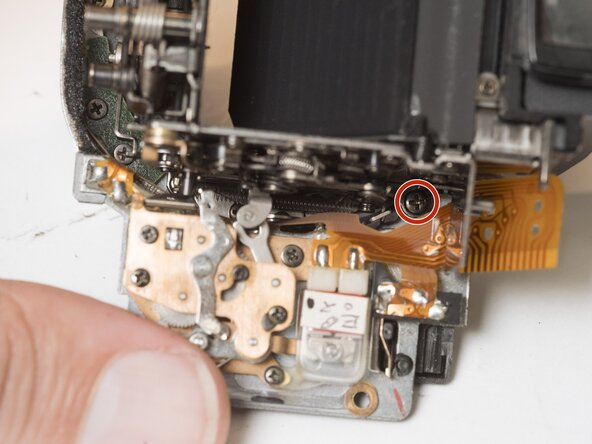 Pentax Super Program Front Lens Board Removal, Unscrew mirror box: crwdns2935265:025crwdnd2935265:02crwdnd2935265:03crwdne2935265:0