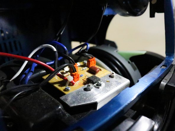 Bissell OptiClean Cyclonic Vacuum Motor and Circuit Board Replacement: crwdns2935265:014crwdnd2935265:02crwdnd2935265:02crwdne2935265:0