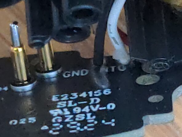 JBL Wave Beam Case Disassembly, Desolder the battery: crwdns2935265:05crwdnd2935265:01crwdnd2935265:01crwdne2935265:0