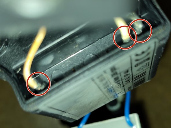 Elero JA06 Disassembly, Unplug the cables: step 6, image 1 of 2