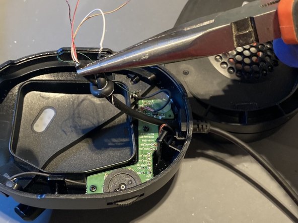 Turtle Beach Atlas One Audio Cable Replacement, Untying the stopper knot: crwdns2935265:05crwdnd2935265:03crwdnd2935265:03crwdne2935265:0