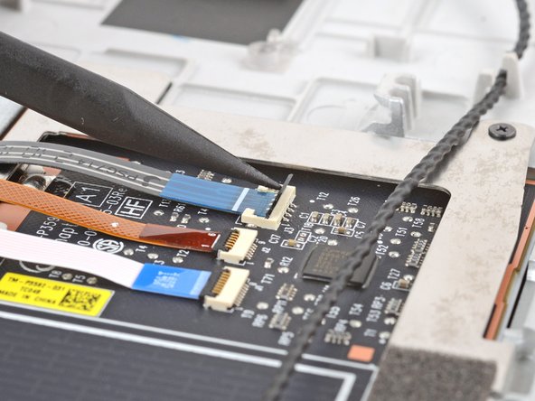 HP EliteBook 840 Aero G8 Touchpad Replacement, Disconnect the touchpad cables: crwdns2935265:010crwdnd2935265:02crwdnd2935265:03crwdne2935265:0