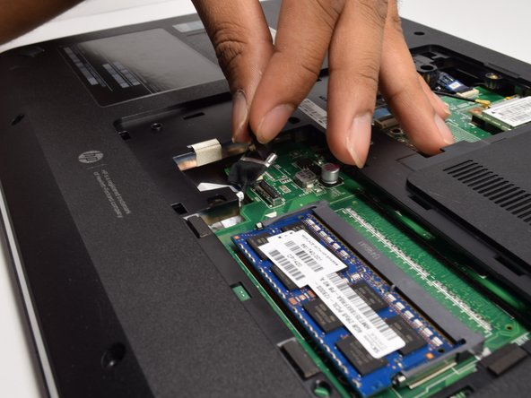 HP Pavilion 15-d017cl Cooling Fan Replacement: crwdns2935265:010crwdnd2935265:02crwdnd2935265:02crwdne2935265:0