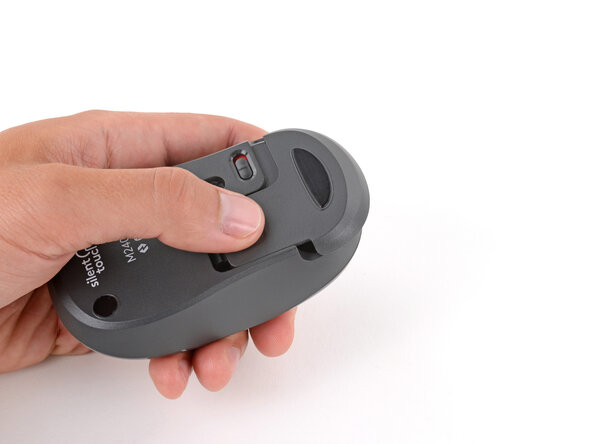 Logitech M240 Battery Replacement, Remove the battery cover: crwdns2935265:02crwdnd2935265:02crwdnd2935265:03crwdne2935265:0