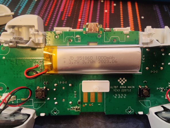Disassembling 8BitDo Ultimate Bluetooth Controller, Access the battery: crwdns2935265:07crwdnd2935265:03crwdnd2935265:03crwdne2935265:0