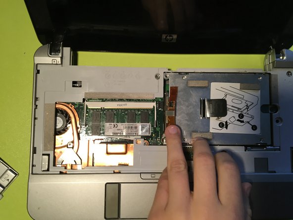 Hp Mini 2133 Hard Disk Replacement, Disconect the Disk: stap 0, afbeelding 2 van 2