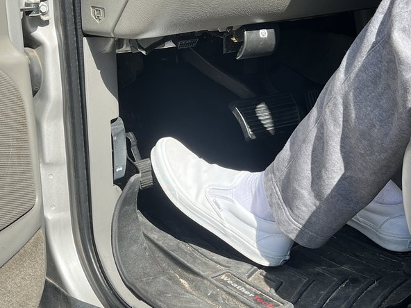 2004 GMC Yukon Instrument Cluster Replacement, Instrument Cluster: crwdns2935265:01crwdnd2935265:02crwdnd2935265:02crwdne2935265:0