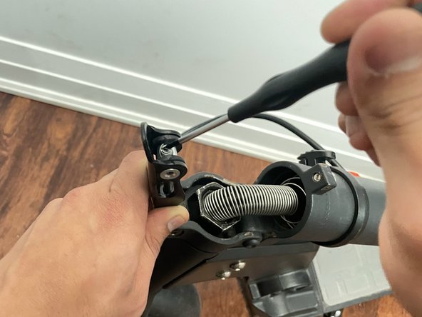 How to Stabilize the Stem of a Longwise ES06 E-Scooter: crwdns2935265:05crwdnd2935265:02crwdnd2935265:03crwdne2935265:0