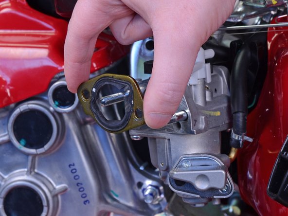 Honda FC600 Tiller Carburetor Replacement, Remove the Carburetor Spacer: crwdns2935265:012crwdnd2935265:02crwdnd2935265:02crwdne2935265:0