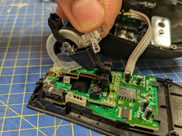 Logitech M500 Mouse Switch Replacement, Remove the scroll wheel: crwdns2935265:05crwdnd2935265:03crwdnd2935265:03crwdne2935265:0