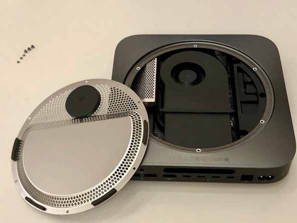 Mac mini Late 2018 Disassembly, Reveal the innards: crwdns2935265:04crwdnd2935265:02crwdnd2935265:02crwdne2935265:0