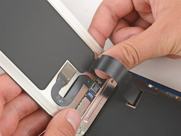 Google Pixel 10 Pro XL Screen Replacement, Secure the screen cable: 33 단계, 이미지 2개 중 1개