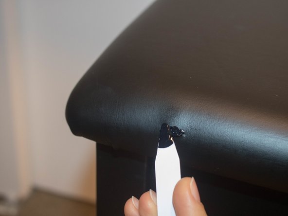 How to Patch a Tear in Vinyl Furniture: crwdns2935265:04crwdnd2935265:02crwdnd2935265:02crwdne2935265:0