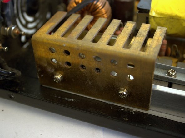 RadioShack 22-510 Switching Power Supply Teardown, Remove Heatsink and Heat Spreader: crwdns2935265:05crwdnd2935265:01crwdnd2935265:02crwdne2935265:0