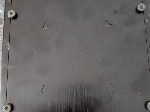 Disassembling Antsle One D Server, Remove bottom plate: 手順 2、 2の画像 2