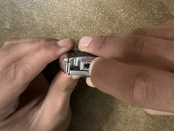 2006-2015 Mercedes Key Fob Battery Replacement, Key Fob Battery: adım 1, 3 resimden 2.