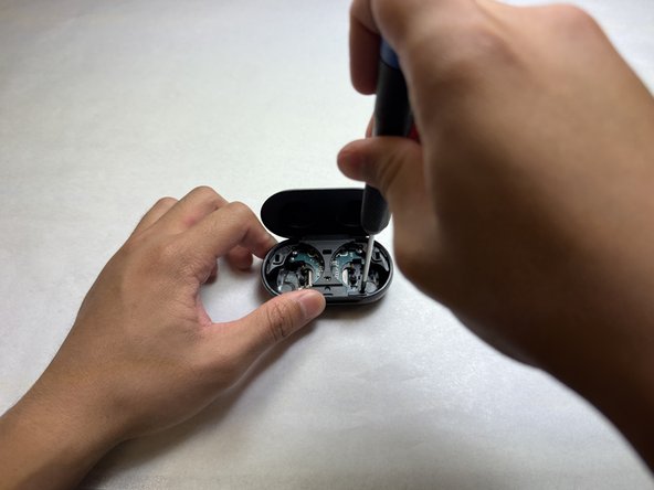 Samsung Galaxy Buds Plus Case Battery Replacement: crwdns2935265:03crwdnd2935265:02crwdnd2935265:02crwdne2935265:0