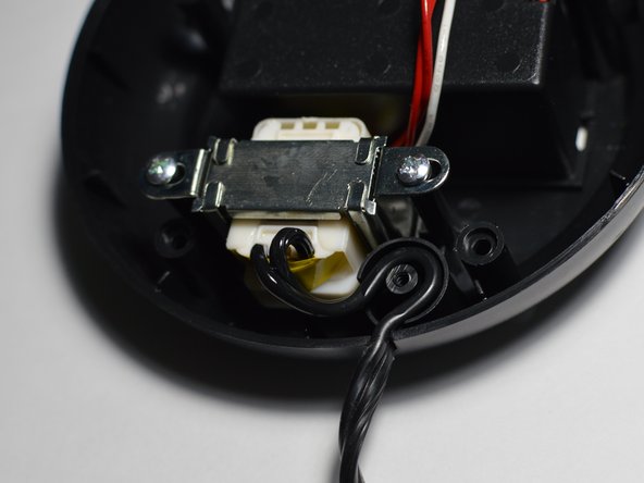 Amazon Basics Alarm Clock Teardown, Remove transformer: crwdns2935265:04crwdnd2935265:02crwdnd2935265:03crwdne2935265:0