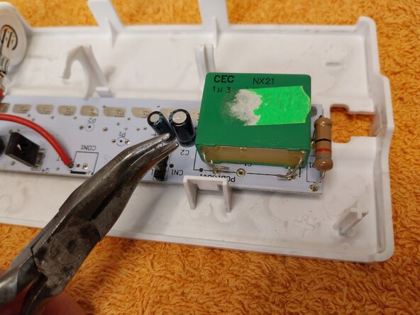 Reparación luminaria de emergencia AERLUX cambio condensador 1,2 uF: paso 8, imagen 2 de 3