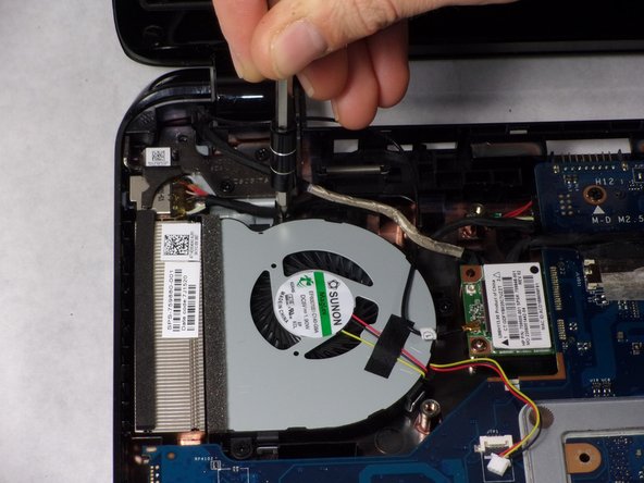 HP 15-r137wm TouchSmart Cooling Fan Replacement: crwdns2935265:08crwdnd2935265:02crwdnd2935265:02crwdne2935265:0