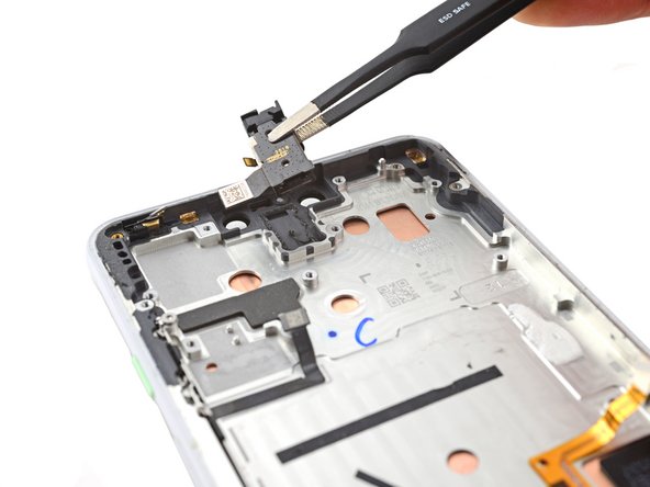 Google Pixel 3 XL Screen Assembly Replacement, Remove the earpiece speaker: crwdns2935265:062crwdnd2935265:02crwdnd2935265:02crwdne2935265:0