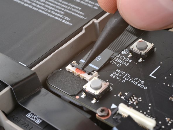 Steam Deck OLED Front Shell Replacement, Disconnect the left thumbstick: crwdns2935265:030crwdnd2935265:02crwdnd2935265:03crwdne2935265:0