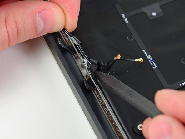 MacBook Air 11" Mid 2012 Upper Case Replacement: crwdns2935265:031crwdnd2935265:03crwdnd2935265:03crwdne2935265:0