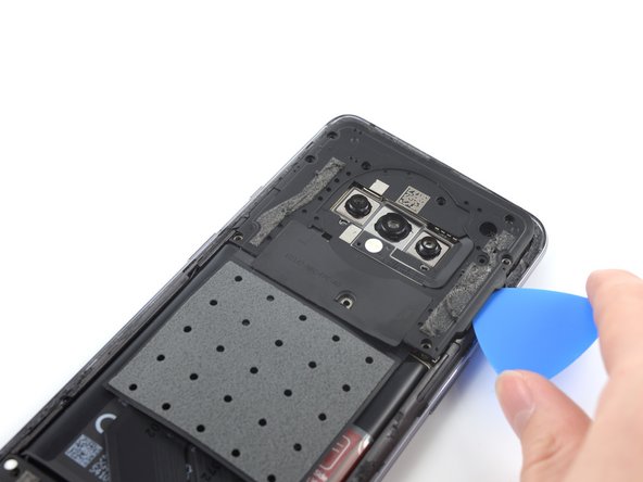 OnePlus 7T Screen Replacement, Remove motherboard cover: crwdns2935265:010crwdnd2935265:02crwdnd2935265:03crwdne2935265:0