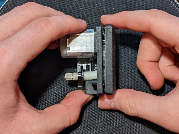 VEX V5 11w smart motor Un-seizing, remove bottom gear cover: crwdns2935265:03crwdnd2935265:02crwdnd2935265:03crwdne2935265:0