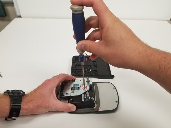Replacing the Mechanical Actuator for a Bauer NE Electronic Trailer Lock: step 2, image 1 of 3