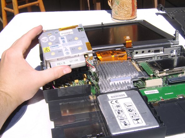 Disassembling the Compaq Armada 7800: crwdns2935265:019crwdnd2935265:01crwdnd2935265:02crwdne2935265:0