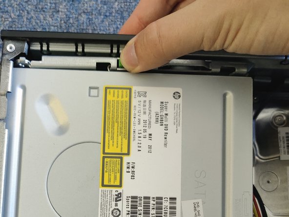HP Compaq 8200 Elite Teardown, Remove the CD-ROM: stap 0, afbeelding 2 van 3