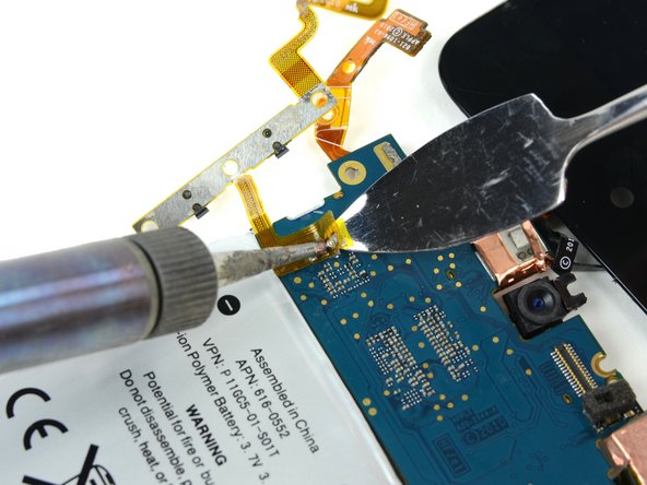 iPod Touch 4th Generation Volume/Power Button Cable Replacement: crwdns2935265:027crwdnd2935265:02crwdnd2935265:02crwdne2935265:0