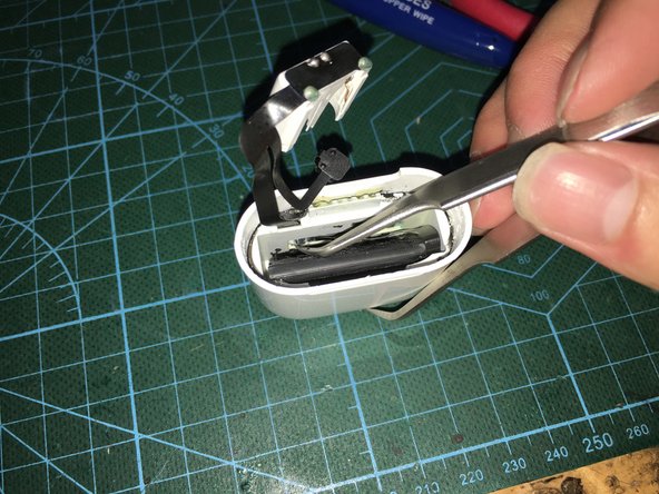 airpods case 无损完整拆解教程: 步骤 9 中的图像 2，3