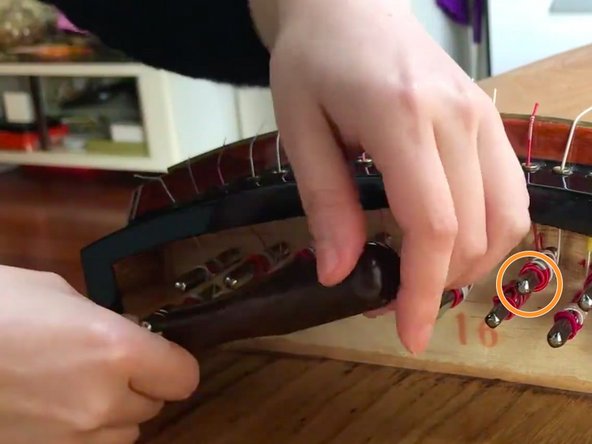 How to Replace the Strings on a Zheng: 步骤 2 中的图像 1，3