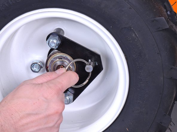 Barreto Tillers E1320HTRLR 2016 Tine Drive Motor Bearing Replacement, Allow the wheels to freewheel: crwdns2935265:05crwdnd2935265:03crwdnd2935265:03crwdne2935265:0