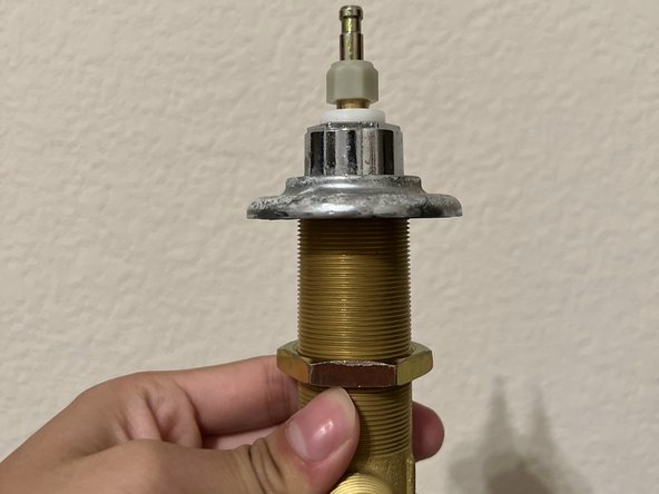 How to Fix a Loose Bath Tub Faucet Handle: crwdns2935265:03crwdnd2935265:02crwdnd2935265:02crwdne2935265:0