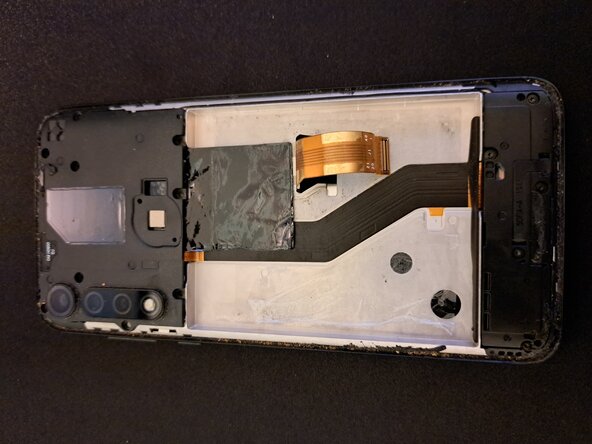 Motorola Moto G Power (2020)/G8 Power Display Replacement, Protect the motherboard: crwdns2935265:010crwdnd2935265:02crwdnd2935265:02crwdne2935265:0