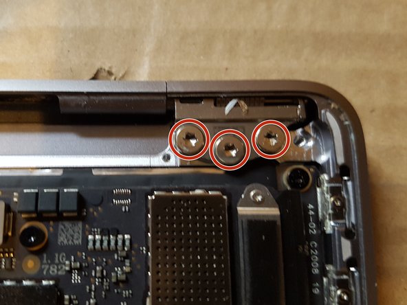 MacBook Air 13" Retina Display 2020 Display Assembly Replacement, Remove the display: crwdns2935265:013crwdnd2935265:02crwdnd2935265:02crwdne2935265:0