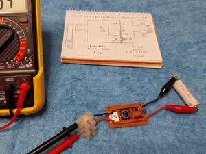 Comprobador de pilas LS 14500 de 3,6 V de construcción casera.