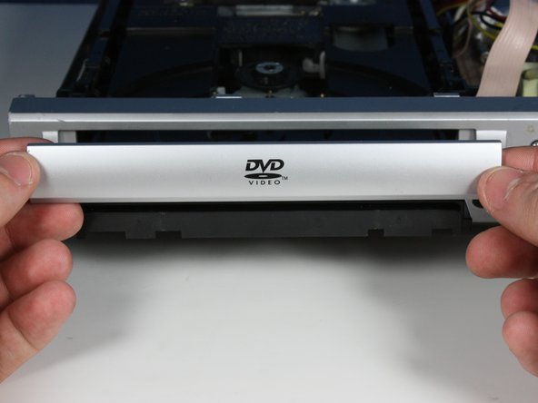 CyberHome CH-DVD 300 Disc Tray Replacement: crwdns2935265:06crwdnd2935265:02crwdnd2935265:02crwdne2935265:0