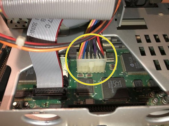 Macintosh Classic II Power Board Removal: crwdns2935265:011crwdnd2935265:02crwdnd2935265:03crwdne2935265:0