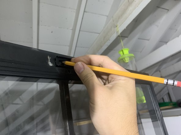 Pneumatic Door Cylinder Bracket Replacement: passo 5, immagine 2 di 2