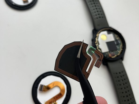 Garmin Forerunner 945 Screen Replacement, (Optional) remove NFC antenna: crwdns2935265:06crwdnd2935265:02crwdnd2935265:02crwdne2935265:0