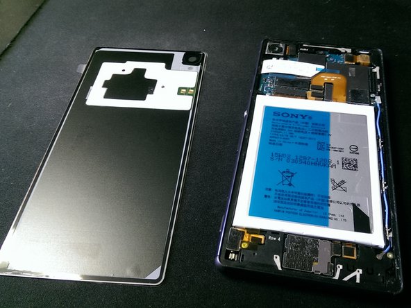 How to replace a broken back cover on a Sony Xperia Z3, The new cover.: crwdns2935265:010crwdnd2935265:03crwdnd2935265:03crwdne2935265:0