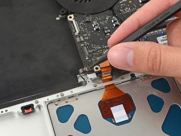 Reemplazo del soporte de disco duro con sensor de suspensión para MacBook Unibody modelo A1278, Soporte de disco duro con sensor de suspensión: paso 21, imagen 2 de 2