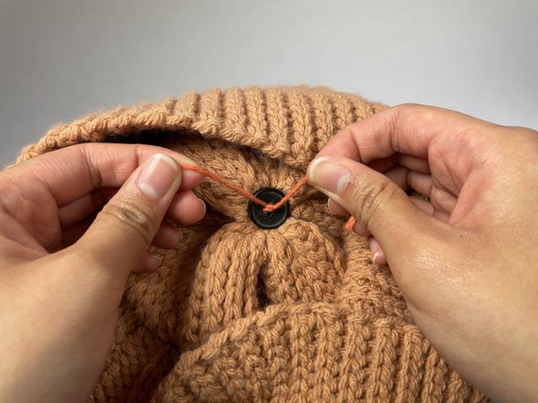 How to Replace the Pom Pom on a Beanie: crwdns2935265:011crwdnd2935265:02crwdnd2935265:02crwdne2935265:0