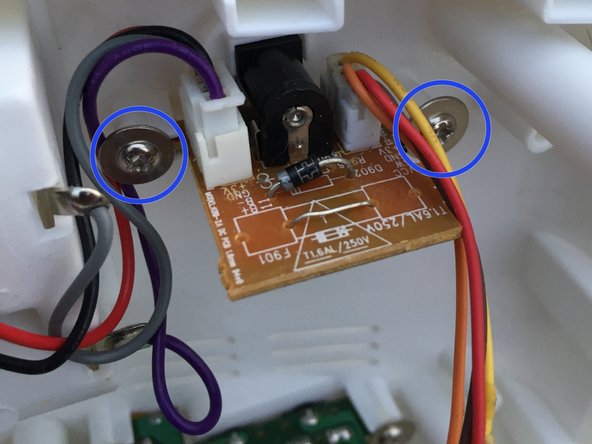 Innovative Technology iPod Docking Station IT-5022WHT Teardown, DC Power Board and Audio Jacks: step 4, image 2 of 3